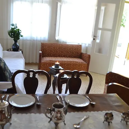 Grandma's Traditional House Apartament